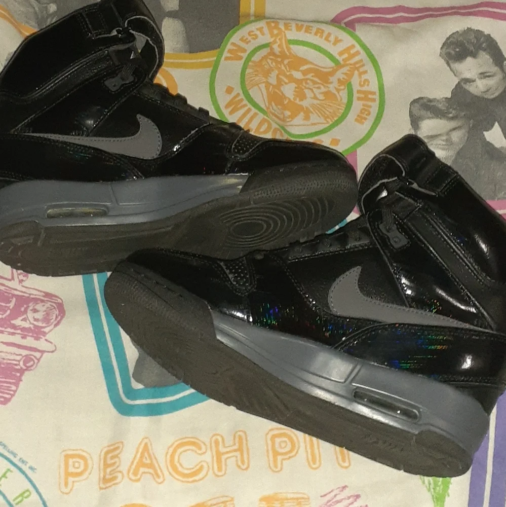 Retro Nostalgic Nike Black High-Top Sneakers - Picture 4 of 13